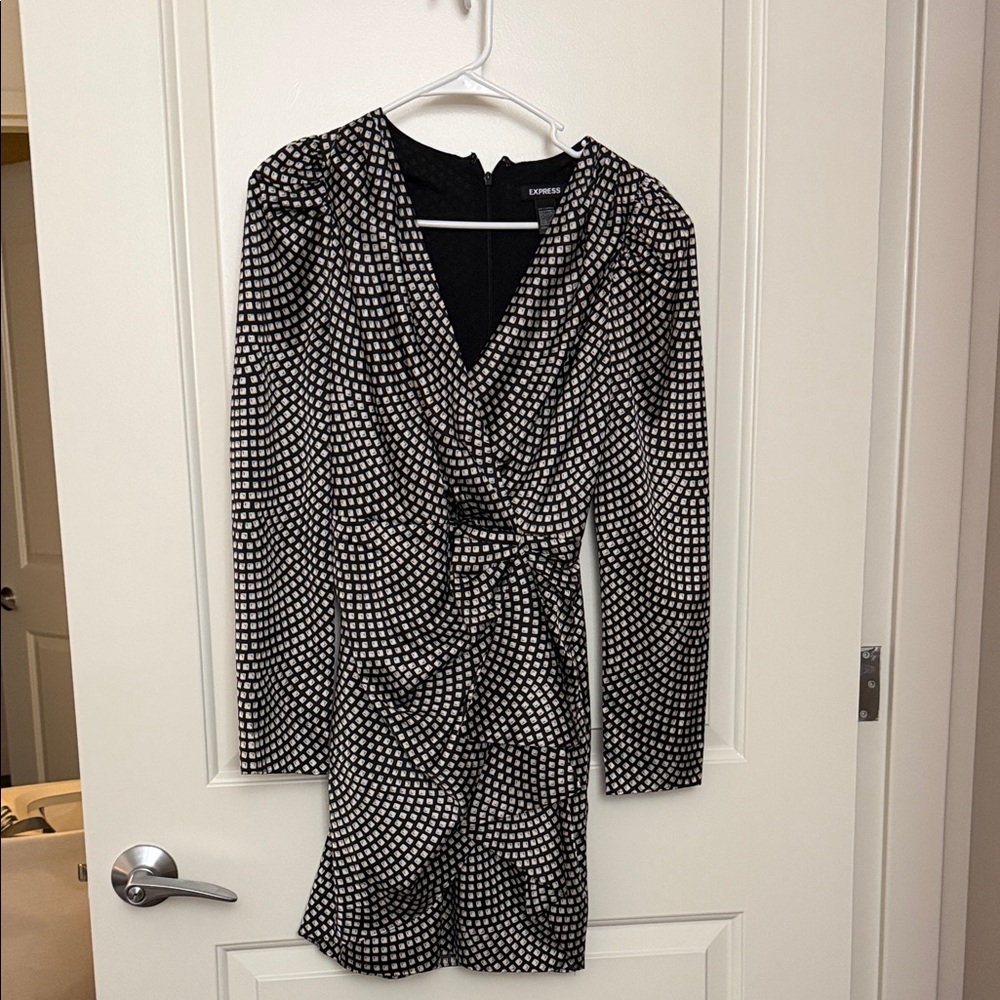 Express Black and White Dress patterned Satin size 4 like new